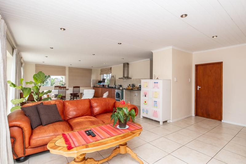 5 Bedroom Property for Sale in Constantia Western Cape